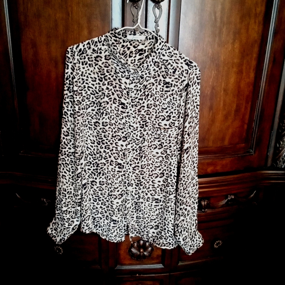 Freebird Women's Leopard Print Long Sleeve Button Up Shirt Size Medium